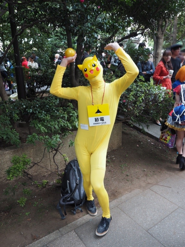 池袋ハロウィンのコスプレ「ピカチュウのような生物」