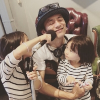 【ブログ-銀座】開けっ放しのスタジオブースにお子様入り乱れの巻！