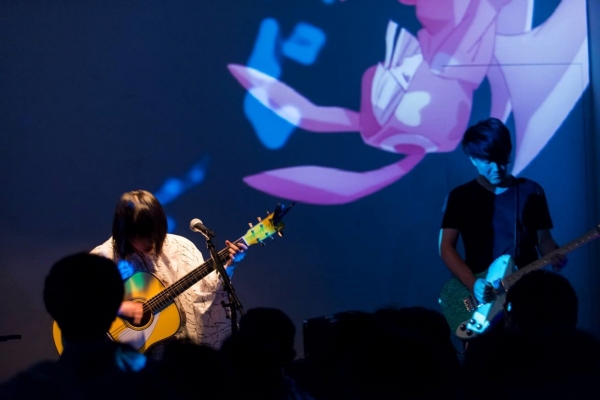 酸欠少女さユりと江口亮のギターセッション画像