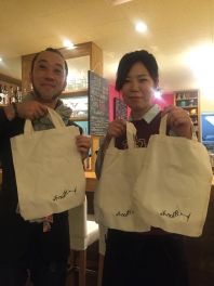 スペシャルティコーヒー&ミクソロジーカフェ・クノップさんのオリジナルエコバックを5名様にプレゼント