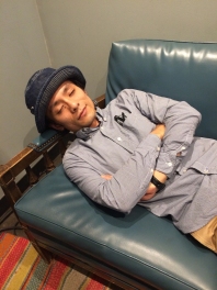 【ブログ-銀座】クリスマスソングを奏でるウクレレサウンド。夢見心地なソラトニワスタイル